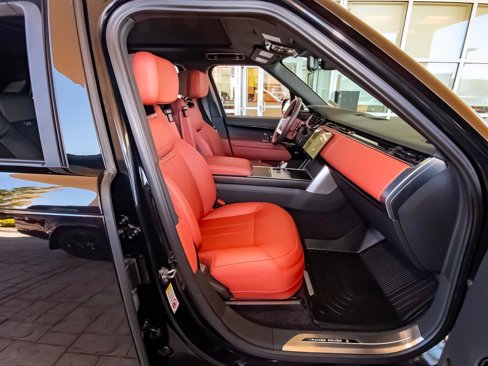 Used 2025 Land Rover Range Rover SV image 38