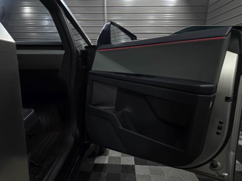 Used 2024 Tesla Cybertruck AWD Crew Cab image 42