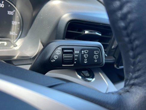 Used 2022 Ford Explorer XLT image 25