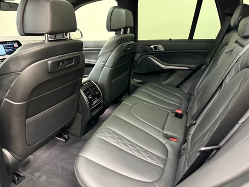 Used 2022 BMW X5 xDrive40i w/ M Sport Package image 7