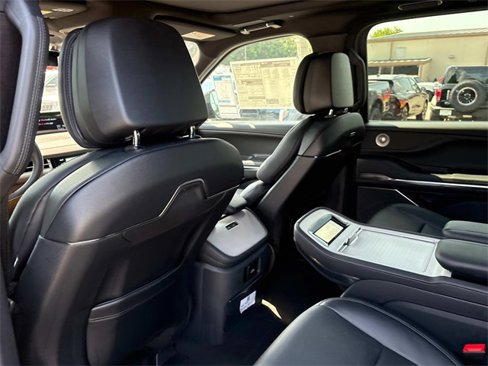 New 2025 Lincoln Navigator Reserve w/ Jet Appearance Package image 17