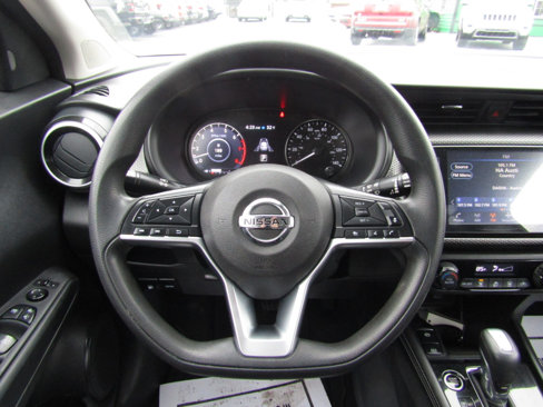 Used 2021 Nissan Kicks SV image 10