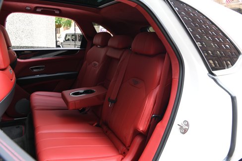 Used 2023 Bentley Bentayga image 12