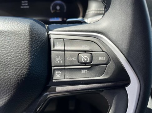 Used 2023 Jeep Grand Cherokee Laredo image 17