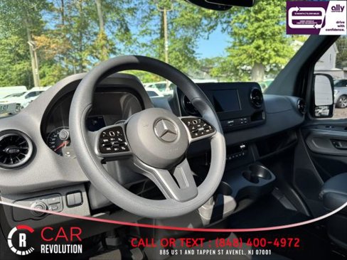 Used 2024 Mercedes-Benz Sprinter 2500 image 15