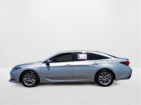 Used 2019 Toyota Avalon XLE image 9