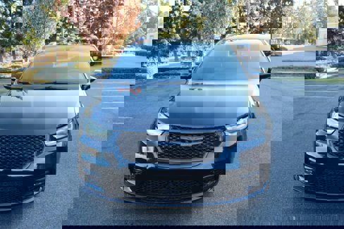Used 2022 Chrysler Pacifica Touring-L image 2