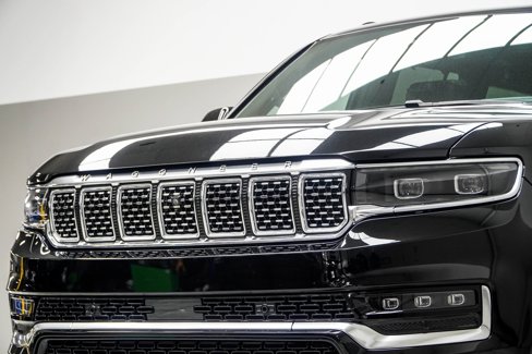 Used 2024 Jeep Grand Wagoneer L 4WD image 2