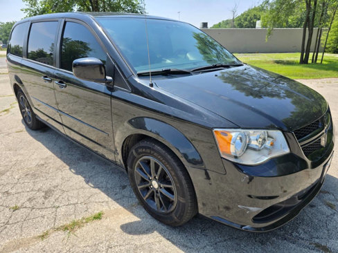 Used 2016 Dodge Grand Caravan SE image 3