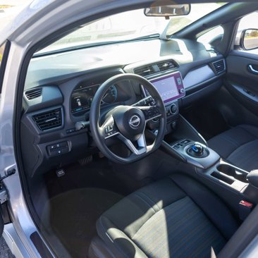 Used 2023 Nissan Leaf S image 11