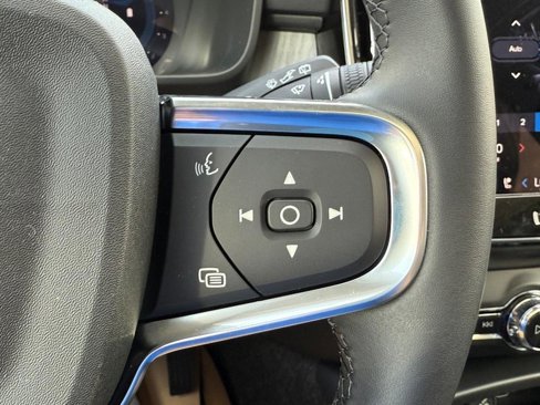 New 2025 Volvo XC40 B5 Core w/ Protection Package Premier image 13