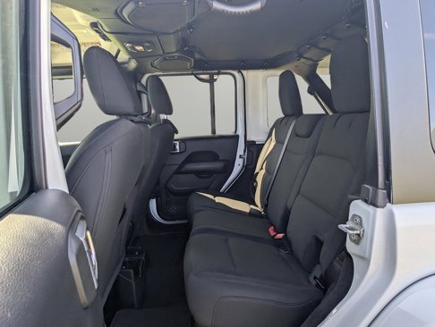 Used 2018 Jeep Wrangler Unlimited Sahara image 11