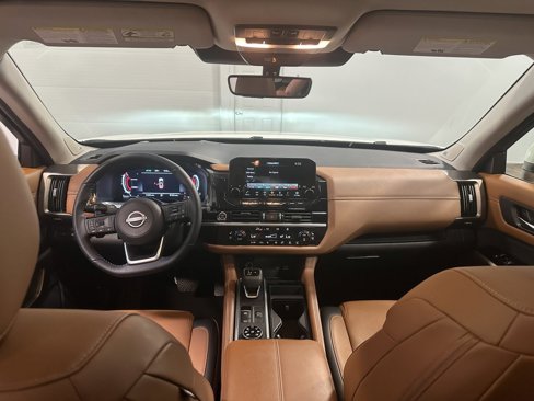 Used 2024 Nissan Pathfinder Platinum image 76