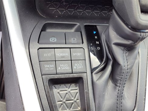 Used 2025 Toyota RAV4 XLE image 25