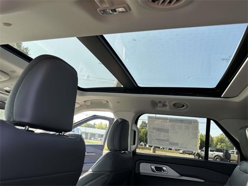 New 2025 Ford Explorer Active image 13