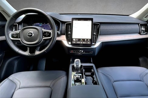 Certified 2025 Volvo XC90 B6 Plus w/ Protection Package image 7