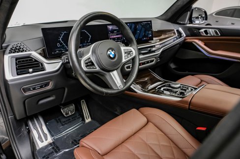Used 2024 BMW X7 xDrive40i w/ M Sport Package image 3