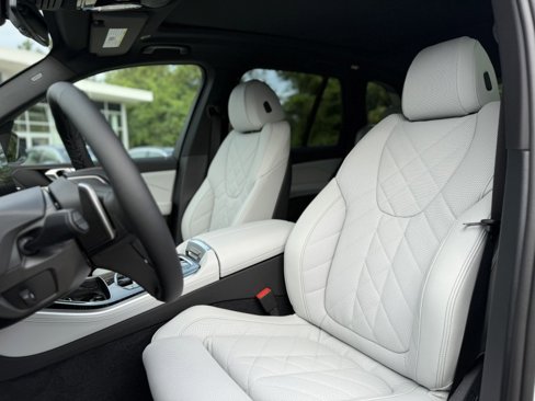 New 2026 BMW X5 sDrive40i image 12