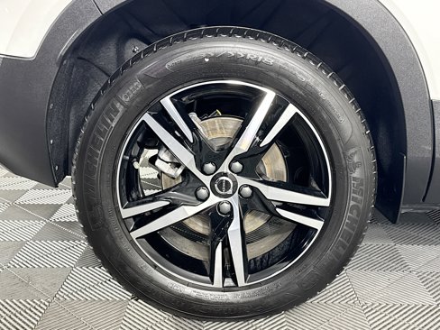Used 2025 Volvo XC40 B5 Core image 32