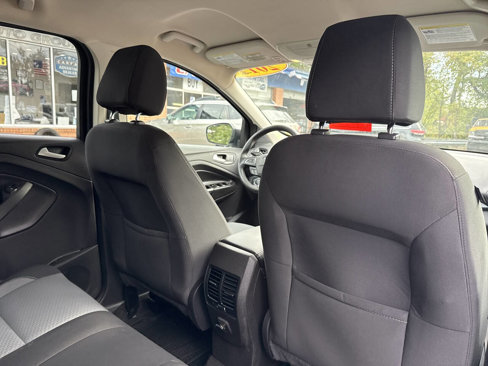 Used 2017 Ford Escape SE image 16