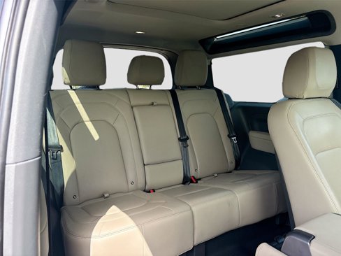 Used 2024 Land Rover Defender 90 S image 31