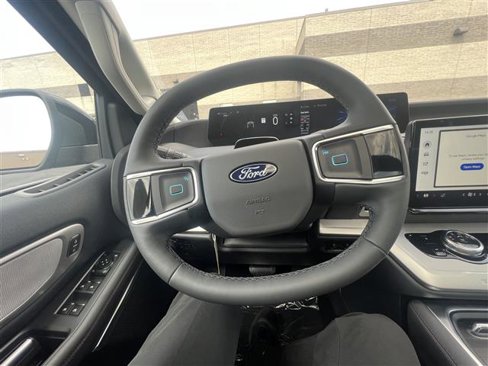 New 2025 Ford Expedition Active image 14