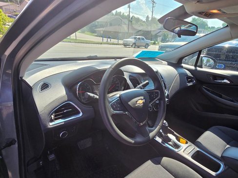 Used 2018 Chevrolet Cruze LT w/ Convenience Package image 14