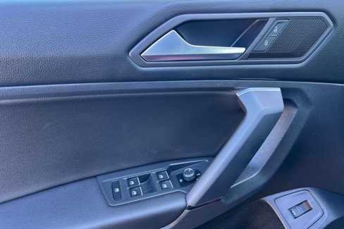 Used 2019 Volkswagen Tiguan SEL image 11