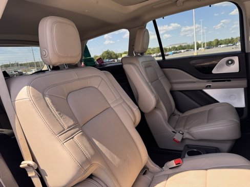 Used 2020 Lincoln Aviator Reserve w/ Equipment Group 202A image 14
