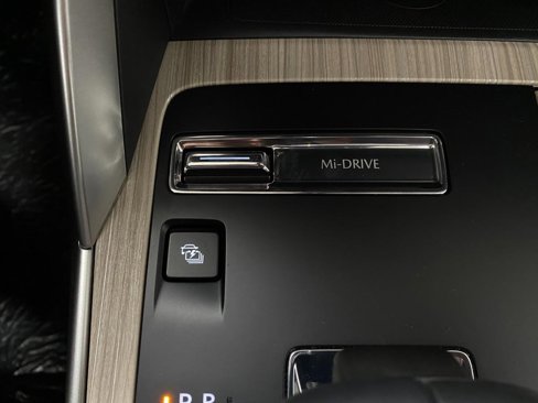Used 2025 MAZDA CX-70 Plug-In Hybrid w/ Premium Pkg image 26