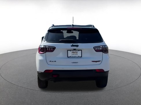 Used 2025 Jeep Compass Trailhawk image 11