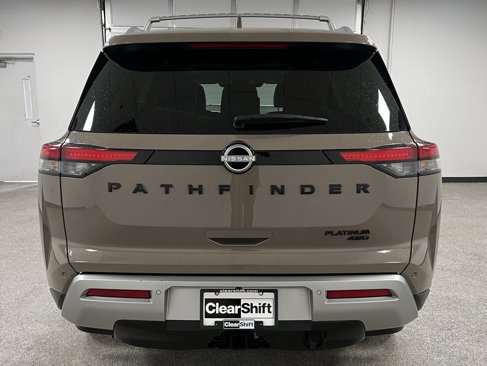 Used 2024 Nissan Pathfinder Platinum image 11
