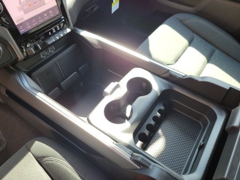 New 2026 RAM 1500 4x4 Crew Cab image 9