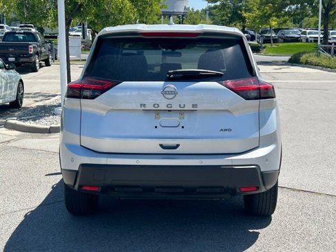 Used 2025 Nissan Rogue SV image 4
