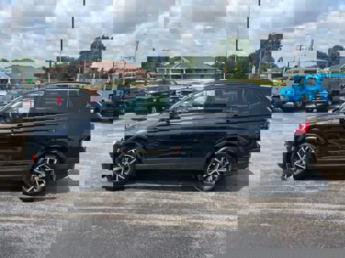 Used 2021 Volkswagen Tiguan S image 3