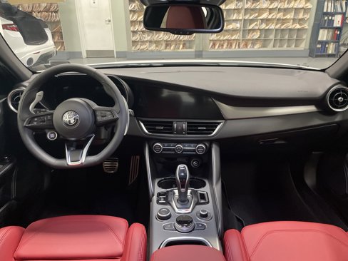 New 2025 Alfa Romeo Giulia AWD w/ Veloce Package AWD image 16