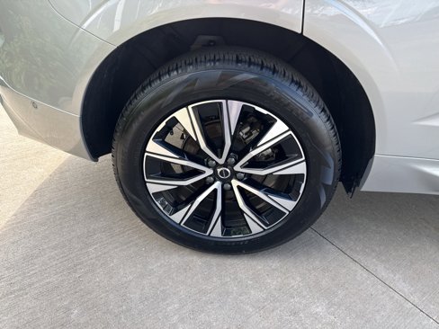 Certified 2025 Volvo XC60 B5 Plus image 12