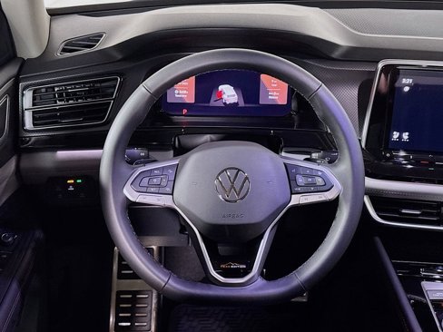 New 2025 Volkswagen Atlas Peak Edition SE image 14