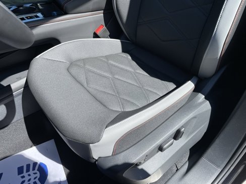 New 2025 Volkswagen Atlas Peak Edition SE image 19