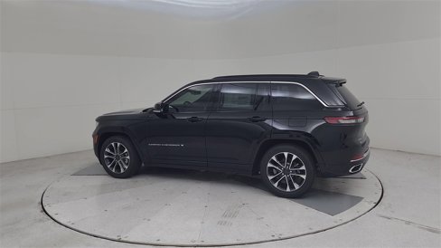 New 2025 Jeep Grand Cherokee Overland w/ Luxury Tech Group IV image 10