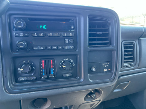Used 2005 Chevrolet Silverado 2500 LS w/ Snow Plow Prep Package image 10