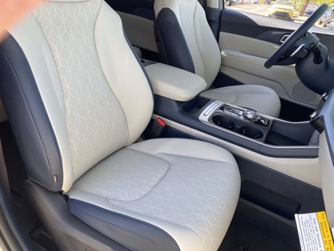 New 2026 Kia Carnival EX image 8