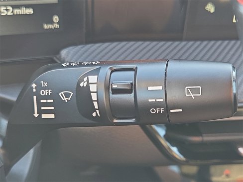 Used 2025 Nissan Kicks SR image 17