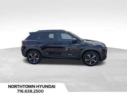 Used 2023 Chevrolet TrailBlazer RS w/ Sun and Liftgate Package image 2