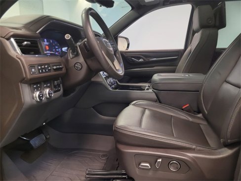 Used 2023 GMC Yukon XL Denali w/ Advanced Technology Package image 4