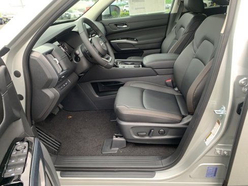 New 2025 Nissan Pathfinder SL image 11