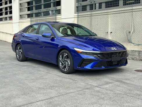 Used 2025 Hyundai Elantra SEL image 1