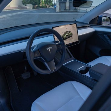Used 2023 Tesla Model Y Long Range image 11