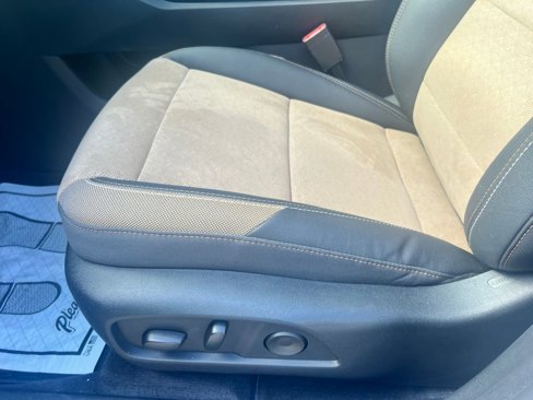 Used 2025 Chevrolet Equinox ACTIV w/ Safety and Technology Package image 7