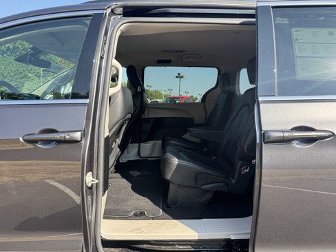Used 2022 Chrysler Pacifica Touring-L image 43